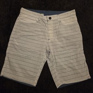 Howe Hands Down Reversible Light Gray/ Blue Striped Flat Front Shorts. Size 32